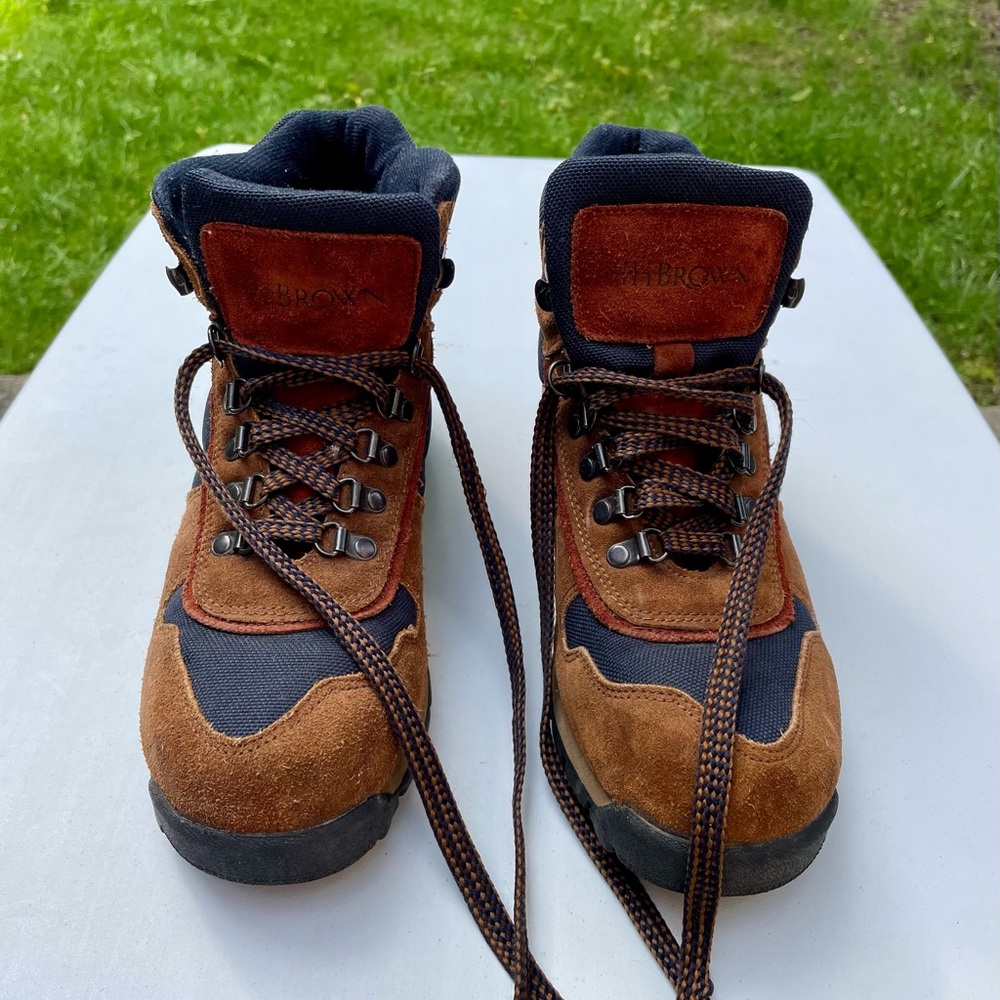 HH Brown women’s hiking boots. Size 10